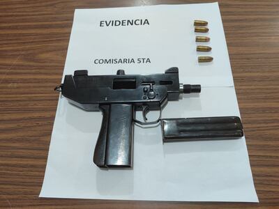 Incautan una mini uzi del poder de un adolescente.