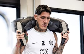 El uruguayo Bryan Bentaberry, jugador de Olimpia.