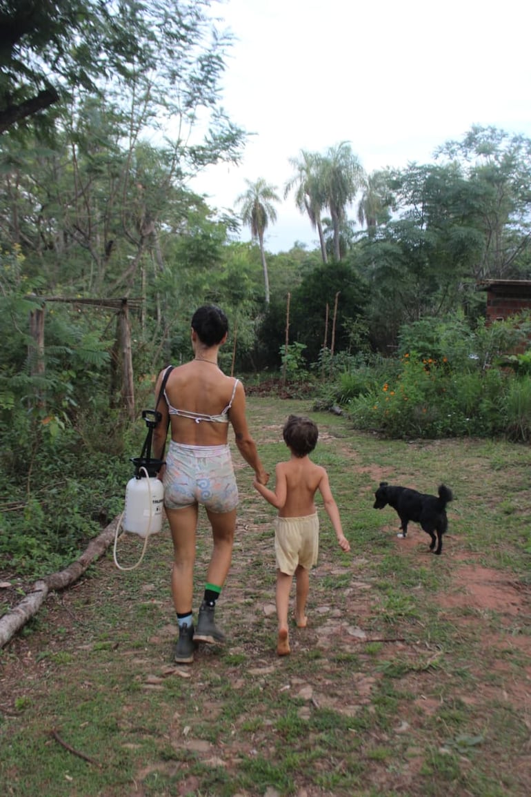 Para Fiorella Migliore, la maternidad es una experiencia maravillosa que disfruta plenamente en conexión con la naturaleza.