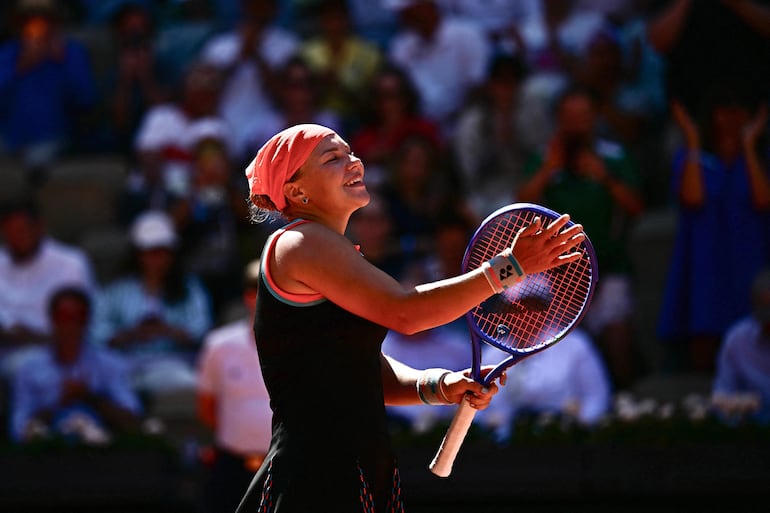 Diana Shnaider festeja la victoria lograda sobre Madison Keys.