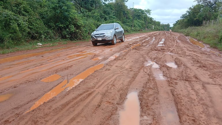 Camino rural abandonado hace 40 años perjudica a varias comunidades de Coronel Oviedo Camino rural abandonado hace 40 años perjudica a varias comunidades de Coronel Oviedo