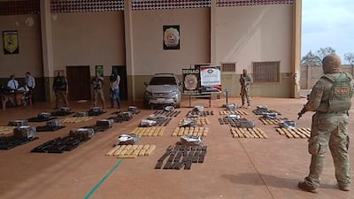 Los 533 panes de marihuana prensada, el vehículo y el detenido fueron llevados a la sede de la Senad en Pedro Juan Caballero.