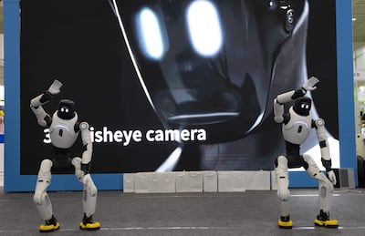 Robots humanoides realizan una demostración durante la feria tecnológica Robot Tech Show 2026 en el centro de exposiciones COEX de Seúl, Corea del Sur, el 10 de junio de 2026. El evento exhibe los últimos avances en tecnología robótica.