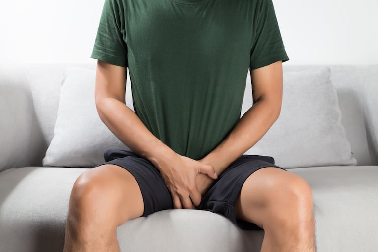 La balanitis es la inflamación del glande. Puede causar enrojecimiento, picazón o dolor y suele mejorar al tratar su causa, que no siempre es una infección ni se vincula con una ITS.