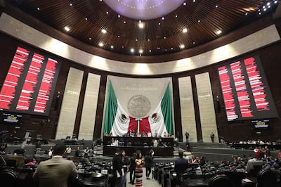 MEX957. CIUDAD DE MÉXICO (MÉXICO), 09/12/2025.- Fotografía cedida por la Cámara de Diputados de México durante una sesión ordinaria este martes, en la Ciudad de México (México). La Cámara de Diputados aprobó las reformas constitucionales que prohíben totalmente el uso de vapeadores y cigarrillos electrónicos en el país, con penas de hasta ocho años de prisión por su venta. EFE/ Cámara de Diputados / SOLO USO EDITORIAL/NO VENTAS/SOLO DISPONIBLE PARA ILUSTRAR LA NOTICIA QUE ACOMPAÑA (CRÉDITO OBLIGATORIO)

