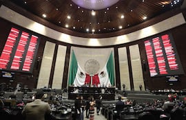 MEX957. CIUDAD DE MÉXICO (MÉXICO), 09/12/2025.- Fotografía cedida por la Cámara de Diputados de México durante una sesión ordinaria este martes, en la Ciudad de México (México). La Cámara de Diputados aprobó las reformas constitucionales que prohíben totalmente el uso de vapeadores y cigarrillos electrónicos en el país, con penas de hasta ocho años de prisión por su venta. EFE/ Cámara de Diputados / SOLO USO EDITORIAL/NO VENTAS/SOLO DISPONIBLE PARA ILUSTRAR LA NOTICIA QUE ACOMPAÑA (CRÉDITO OBLIGATORIO)