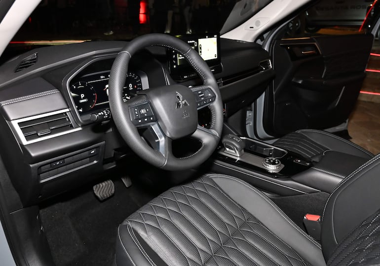 Lujo, confort y seguridad se destacan en el interior de la nueva Mitsubishi Outlander.