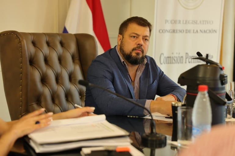 Ex obreros de Acepar en la Comisión Permanente del Congreso.