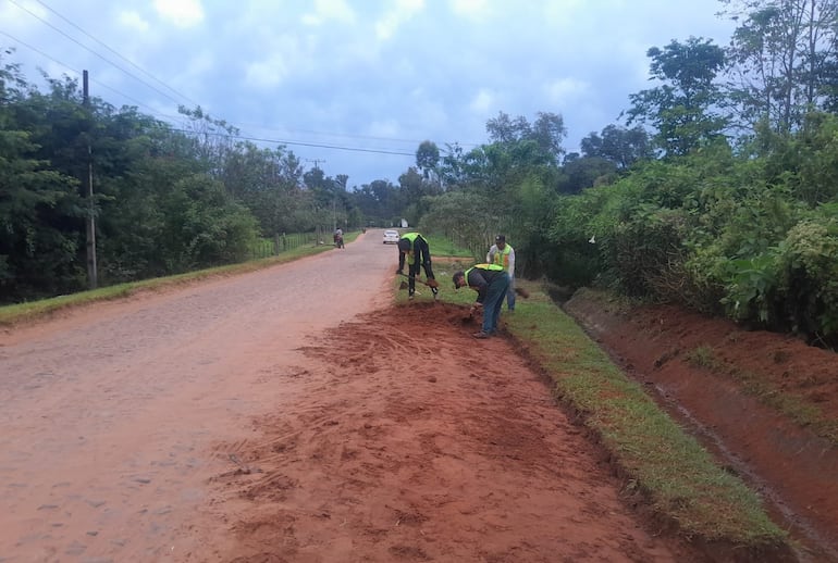 Inician trabajos de mejoramiento vial en el tramo Caacupé–Piribebuy