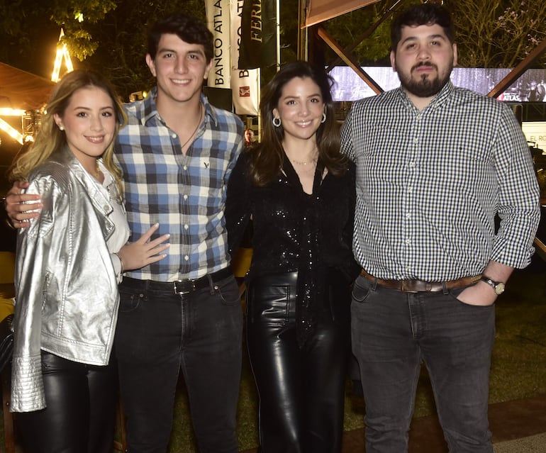 Ernestina Amadeo, Felipe Giménez, Kamila Giménez y Álvaro Prono.