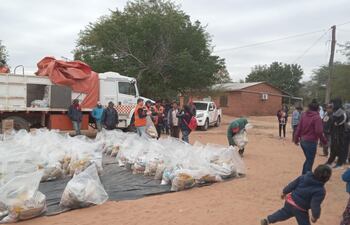 Los nativos de las comunidades de Presidente Hayes retiraron los kis de víveres enviados por la SEN.