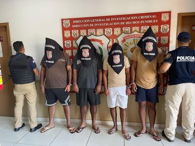 Los intervinientes detuvieron a uno de los supuestos implicados en el asalto y llevaron a la base policial a otros tres para averiguaciones.