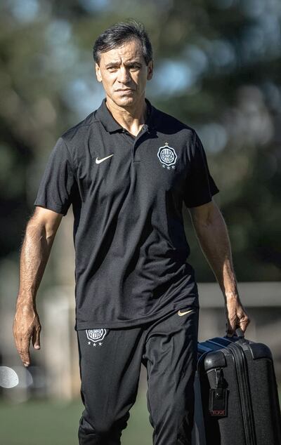 El argentino Fabián Daniel Bustos Barbero (56 años) deja de ser entrenador de Olimpia.
