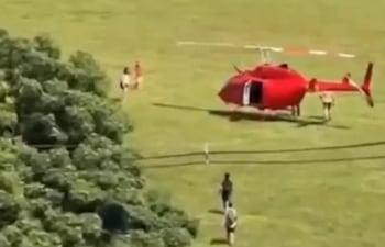 Gobernador de Guairá aterrizó con su helicóptero privado en la Costanera de Asunción.