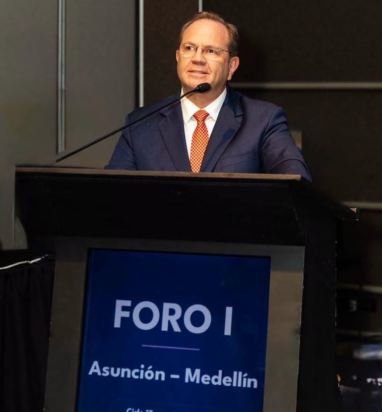 Camilo Pérez (ANR, HC), candidato a la intendencia del Partido Colorado, también estuvo en el foro.