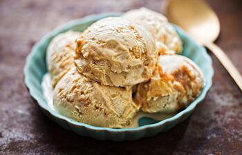 Helado de caramelo salado, muy popular en EE.UU. y Europa como variante moderna del clásico caramelo.