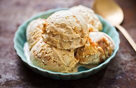 Helado de caramelo salado, muy popular en EE.UU. y Europa como variante moderna del clásico caramelo.