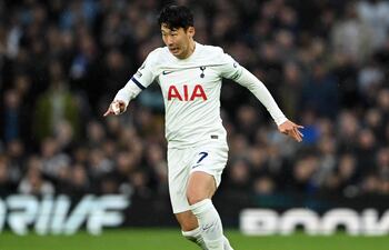 Son Heung-min jugó el sábado pasado con dos dedos entablillados el partido que Tottenham le ganó al Brighton por la Premier League.