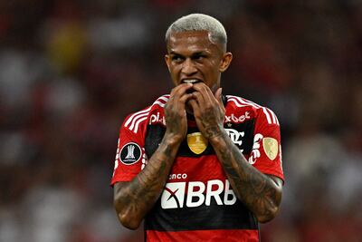 El brasileño Wesley, jugador de Flamengo, reacciona durante el partido contra Olimpia por los octavos de final de la Copa Libertadores en el estadio Maracaná, en Río de Janeiro, Brasil.