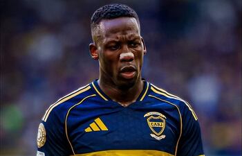 El lateral derecho peruano Luis Jan Piers Advíncula Castrillón (35 años) se marcha de Boca Juniors de Argentina.