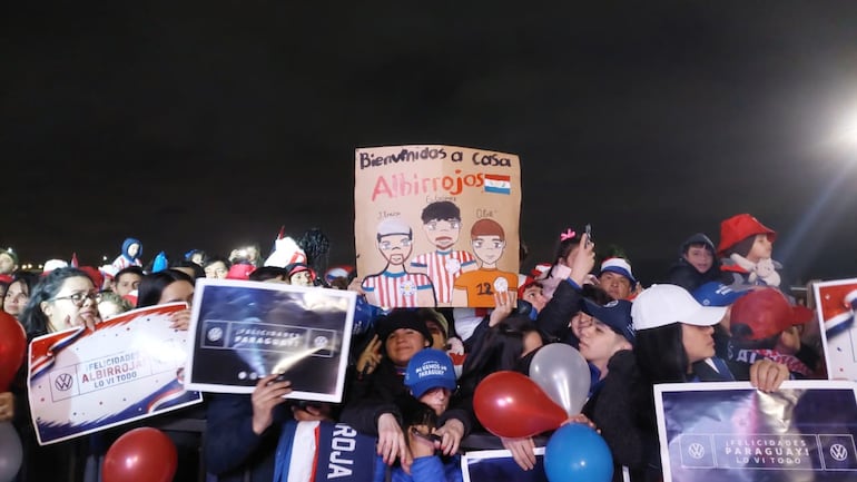 Albirroja selección fútbol paraguay recibimiento aeropuerto Silvio Pettirossi
