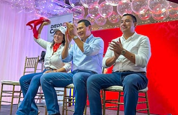La candidata a concejal Nadia Vazquez, el intendente Carlos Echeverría y el diputado Diego Candia, pre candidato.