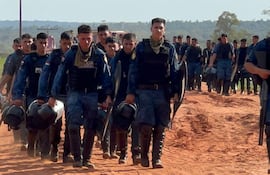 Enfrentamiento entre policías y campesinos en San Pedro.