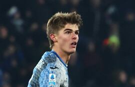 El belga Charles De Ketelaere (23) anotó dos goles para el Atalanta.