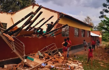 Sala del preescolar se derrumbó y los niños se salvaron de milagro en R.I. 3 Corrales.