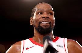 Kevin Durant, quinto máximo anotador de la NBA, al superar los 32.292 puntos de Michael Jordan.
