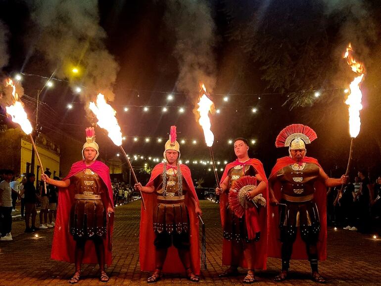 Currusú Rapé en Yaguarón con el elenco de teatro YARA, dirigido por Genn Servin y organizado por la Municipalidad.