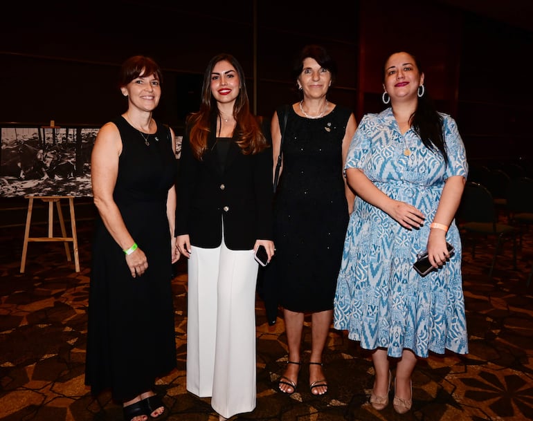 Christine Czerwonka, Sol Rioboó, Ruth Karrer y Carmen Colinas.
