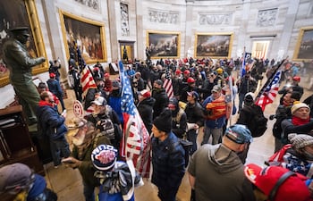 Los simpatizantes de Donald Trump irrumpieron en el Capitolio, lo recorrieron con humor “jovial”, y se retiraron, relata el desconcertado fotógrafo de la jornada.