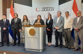 Conferencia de prensa tras finalización de la reunión entre el presidente Santiago Peña y los senadores opositores.