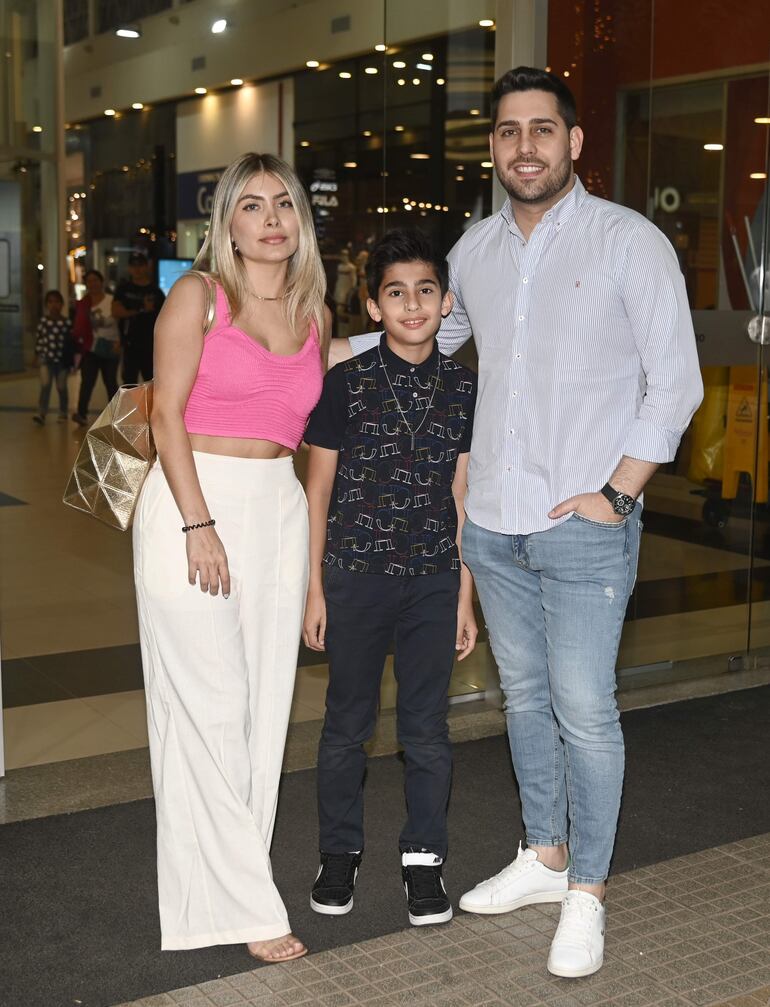 Pamela Zarate, Ricardo Farrar (h) y Ricardo Farrar.
