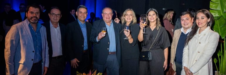 Familiares, amigos, colaboradores e invitados especiales compartieron en la fiesta aniversario de Datasystems.