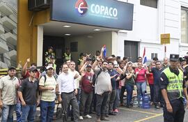 Imagen ilustrativa: funcionarios de Copaco se manifiestan ante falta de pagos.