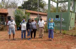 Vecinos de la Villa Don Bosco II que se asentaron en una propiedad donada por la familia Zanardini de Italia. Hoy temen perder tres hectáreas que el inspector de los salesianos quiere convertirlas en plata.