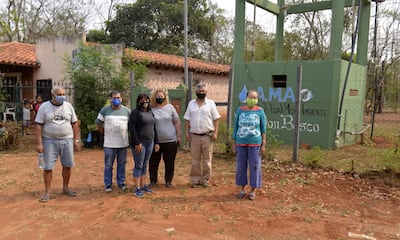 Vecinos de la Villa Don Bosco II que se asentaron en una propiedad donada por la familia Zanardini de Italia. Hoy temen perder tres hectáreas que el inspector de los salesianos quiere convertirlas en plata.