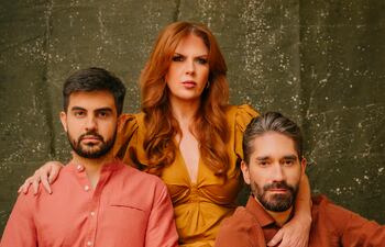 Los protagonistas Dany Pereira y Rossana Bellassai, junto al director Daniel Gómez.