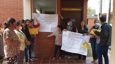 Las madres de pacientes que reciben tratamientos en el Incan fueron hasta la Dirección para conversar con el Dr. Raúl Doria.