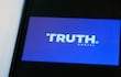 Fotografía de archivo del 04 de abril de 2024 que muestra el logo de la aplicación Truth Social en un teléfono móvil en Washington (EE. UU.).
