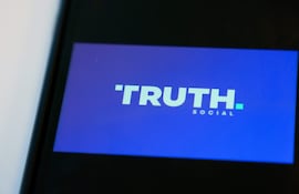 Fotografía de archivo del 04 de abril de 2024 que muestra el logo de la aplicación Truth Social en un teléfono móvil en Washington (EE. UU.).