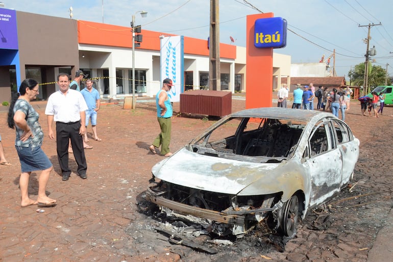 El banco Itaú de San Cristóbal, Alto Paraná, atacado el 13 de setiembre de 2014 junto al banco Regional y la casa de cambios Santa Rita Cambios.