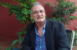 Profesor Francisco Mena, miembro de la Unión de Profesionales de la Educación (UPE).