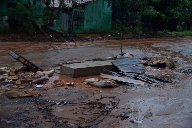 Zanjas abiertas en Epifanio Méndez Fleitas y Jow Von Sastrow.