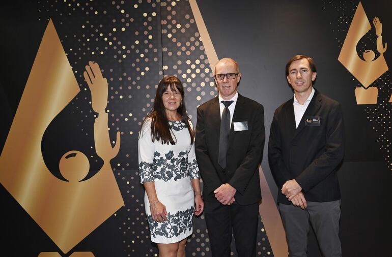 Alvine Dueck, Dani Dueck y Ronny Hildebrand.