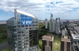 El presidente de la petrolera Petrobras, Jean Paul Prates, afirmó este viernes que, pese a que en este momento no están evaluando comprar los activos que sean puestos a la venta en Argentina por el Gobierno de Javier Milei, no descarta que pueda hacerlo en el futuro.