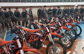 La Municipalidad de Itauguá en conjunto con el Ministerio del Interior y la Coordinadora de Seguridad Ciudadana Itaugüeña presentó a los 80 oficiales de la Unidad de Operaciones Tácticas Motorizadas (Lince).