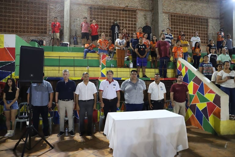 Autoridades presentes en la inauguración, encabezados por el titular de la UFI, Lic. Óscar Ramírez. (Gentileza: Felipe Pintasilgo)